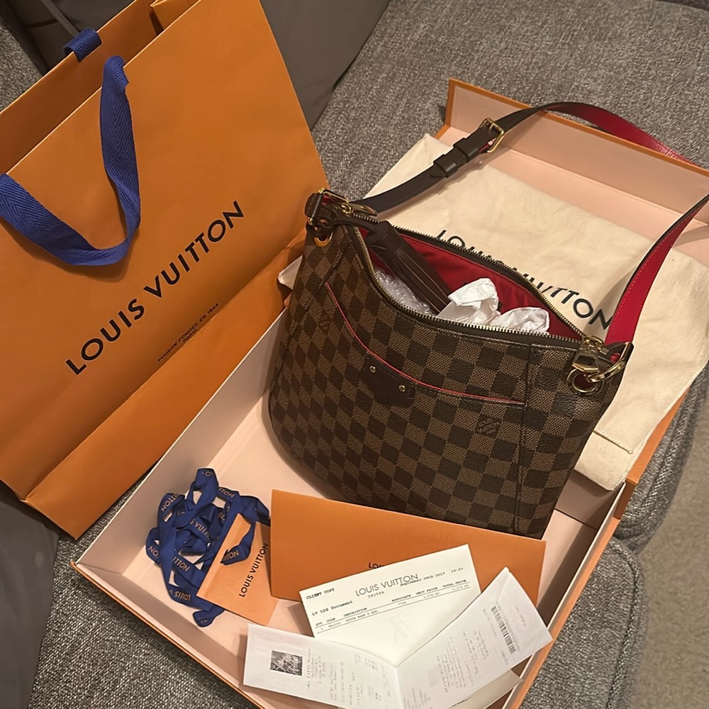 Louis Vuitton Southbank Damier Ebene Besace
Includes Box & Dust Bag and receipt